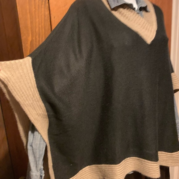 NY & Company Poncho - Picture 4 of 12